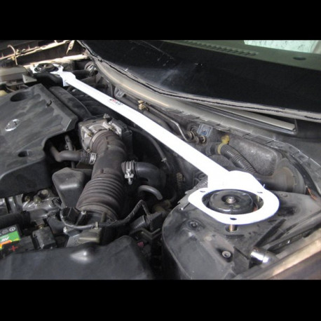 Strutbars Nissan Murano 2WD 02-06 UltraRacing 2P Front Upper Strutbar | races-shop.com