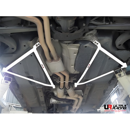 Strutbars ULTRA RACING 2× 3-point rear lower braces for BMW E83 X3 2.5 03+ | races-shop.com