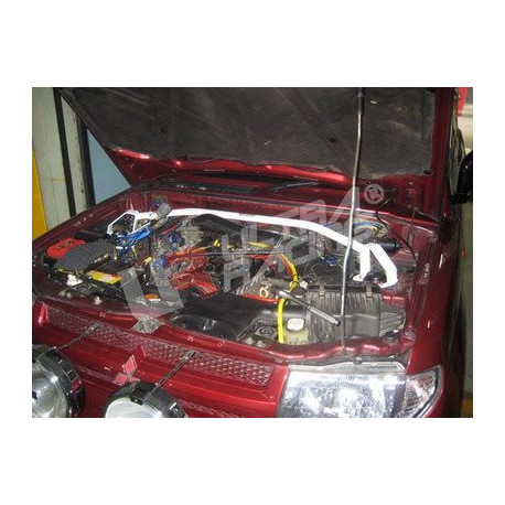 Strutbars Mitsubishi Pajero IO 98+ UltraRacing Front Upper Strutbar | races-shop.com