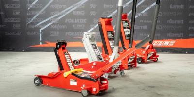 Hydraulic jacks and Ramps